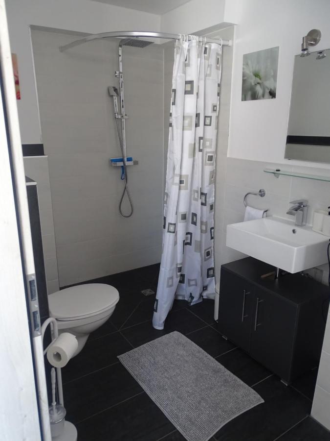 Gaestehaus Uezel Friedrichshafen Bagian luar foto
