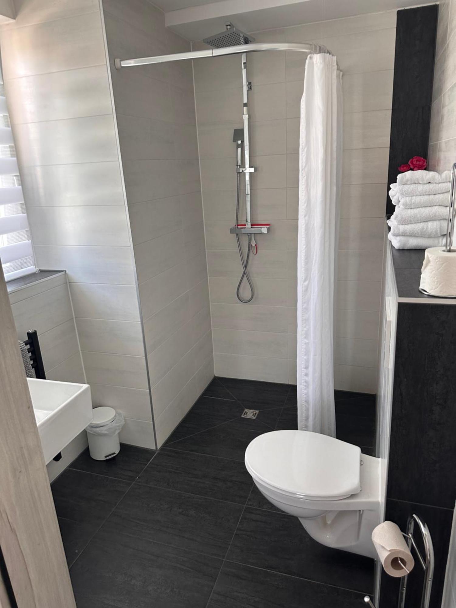 Gaestehaus Uezel Friedrichshafen Bagian luar foto