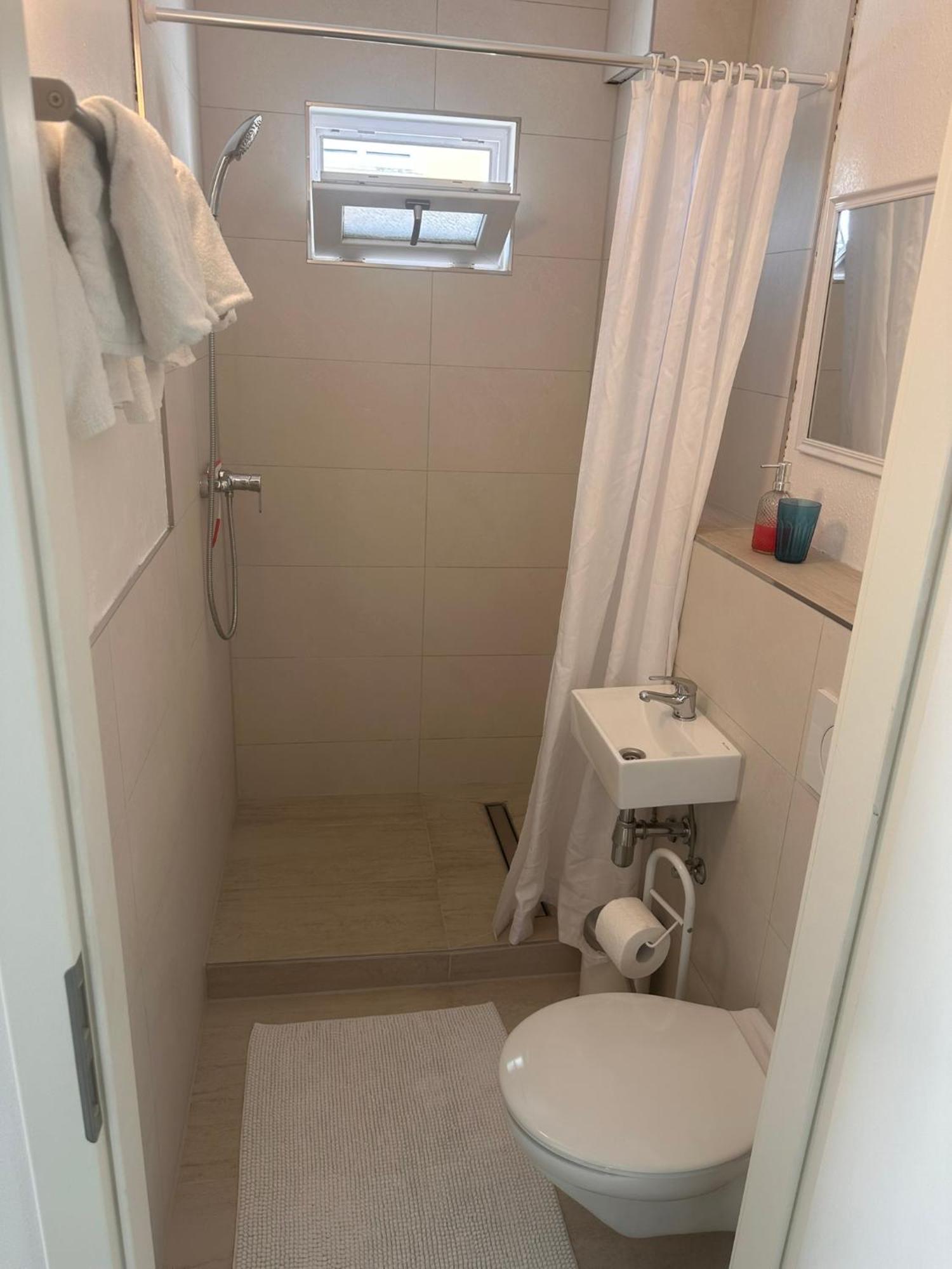 Gaestehaus Uezel Friedrichshafen Bagian luar foto